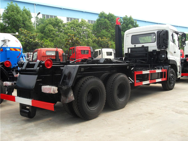東風(fēng)天龍后雙橋鉤臂式垃圾車(chē)