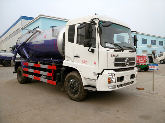 東風(fēng)天錦10方吸污車