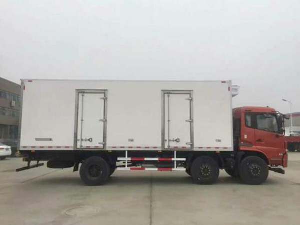 東風(fēng)天錦8.6米貨廂冷藏車(chē)