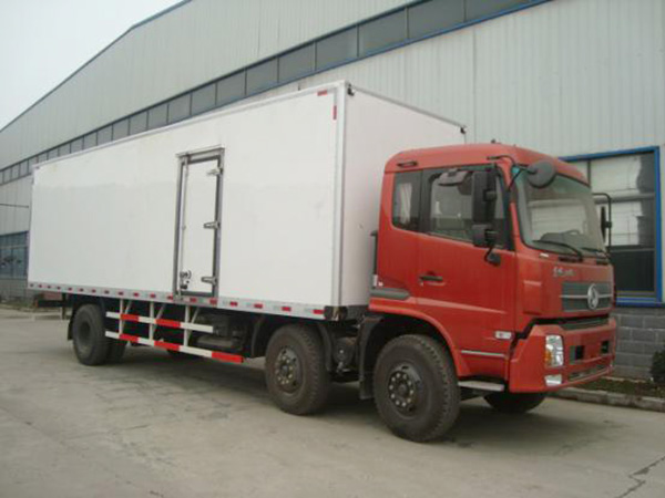 東風(fēng)天錦8.6米貨廂冷藏車(chē)