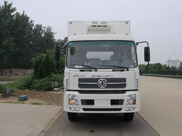 東風天錦7.4米冷藏車