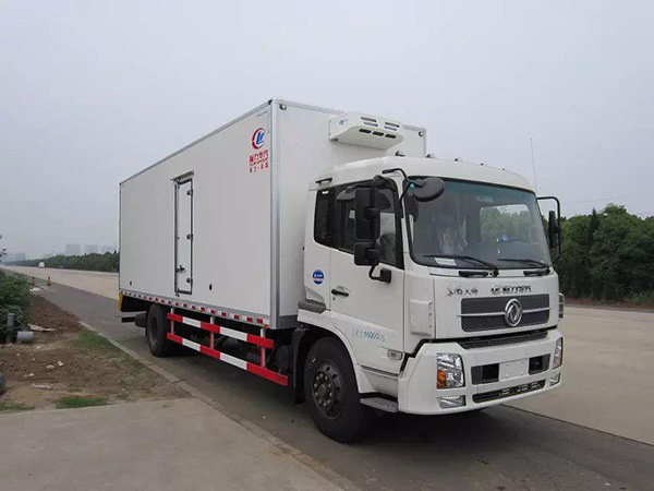 東風天錦7.4米冷藏車