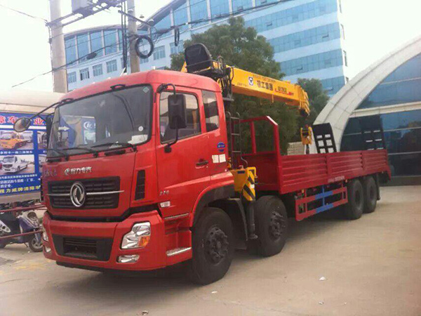 東風(fēng)前四后八8.5米隨車吊 東風(fēng)前四后八8.5米隨車吊