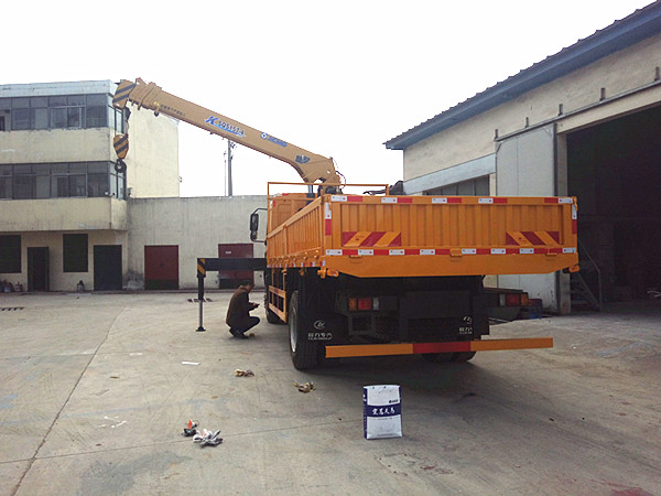 東風(fēng)柳汽乘龍徐工6.3噸隨車吊