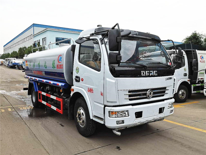 東風(fēng)多利卡D7灑水車(chē)
