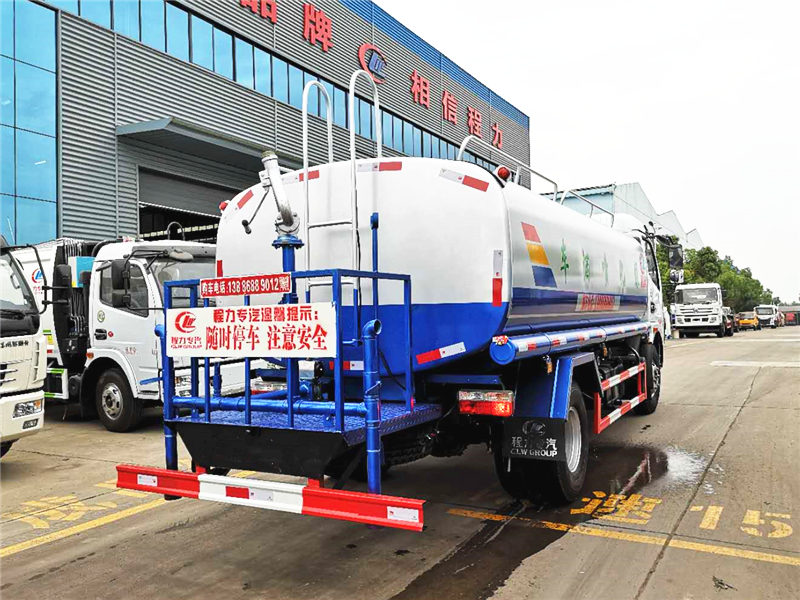 東風(fēng)多利卡D7灑水車(chē)