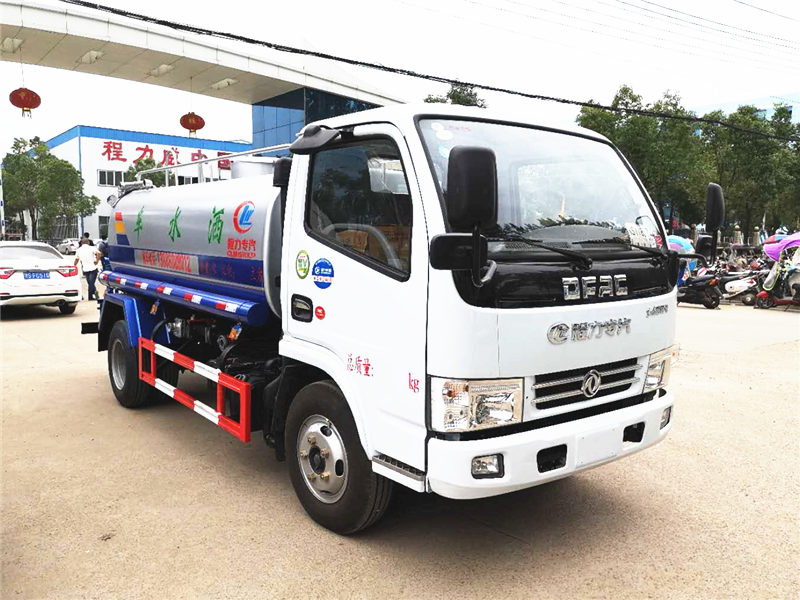 湖北程力灑水車5噸發(fā)四川交車！