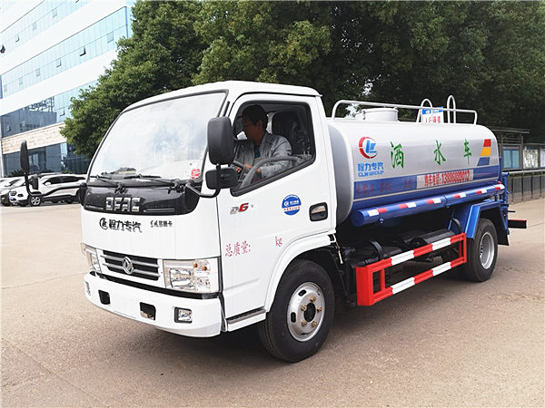 東風(fēng)多利卡D6灑水車(chē)