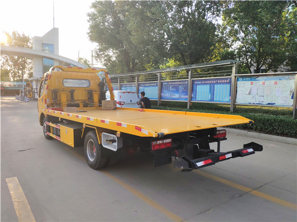 東風(fēng)多利卡D7一拖二清障車