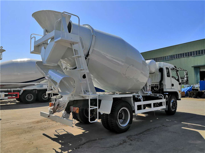 躍進(jìn)牌混凝土攪拌運(yùn)輸車