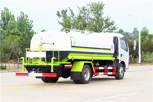 東風(fēng)大多利卡灑水車(chē)