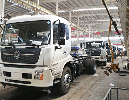 程力標準化灑水車流水線生產(chǎn)制造