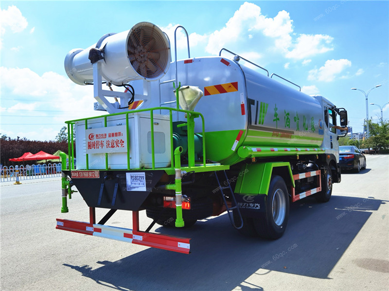 東風(fēng)多利卡D9霧炮車